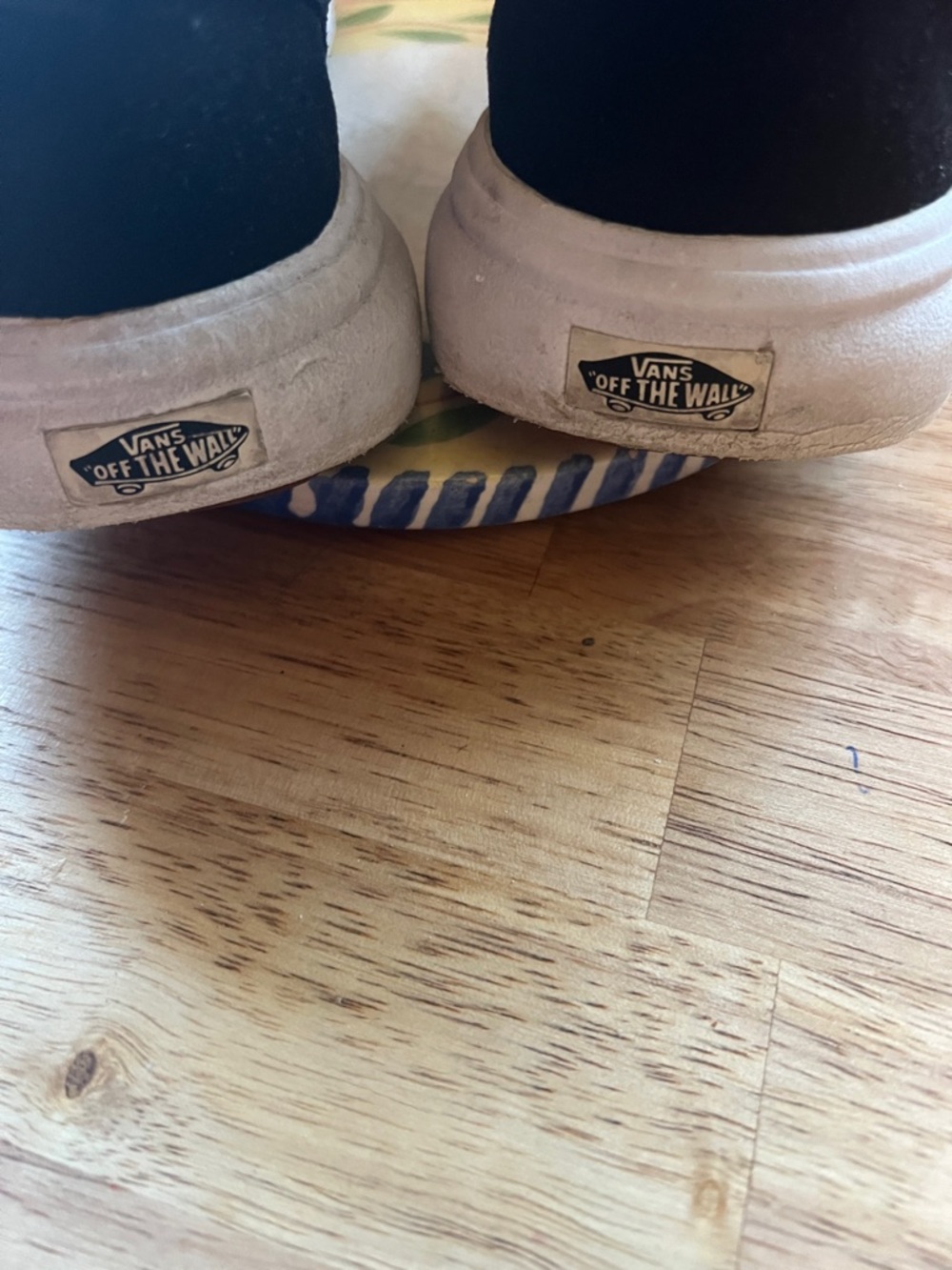 Vans women Black and White Ultrarange Sneakers - Picture 5 of 5